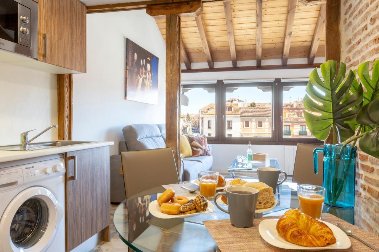 Apartamentos Ejemplares Алькала-де-Енарес Екстер'єр фото