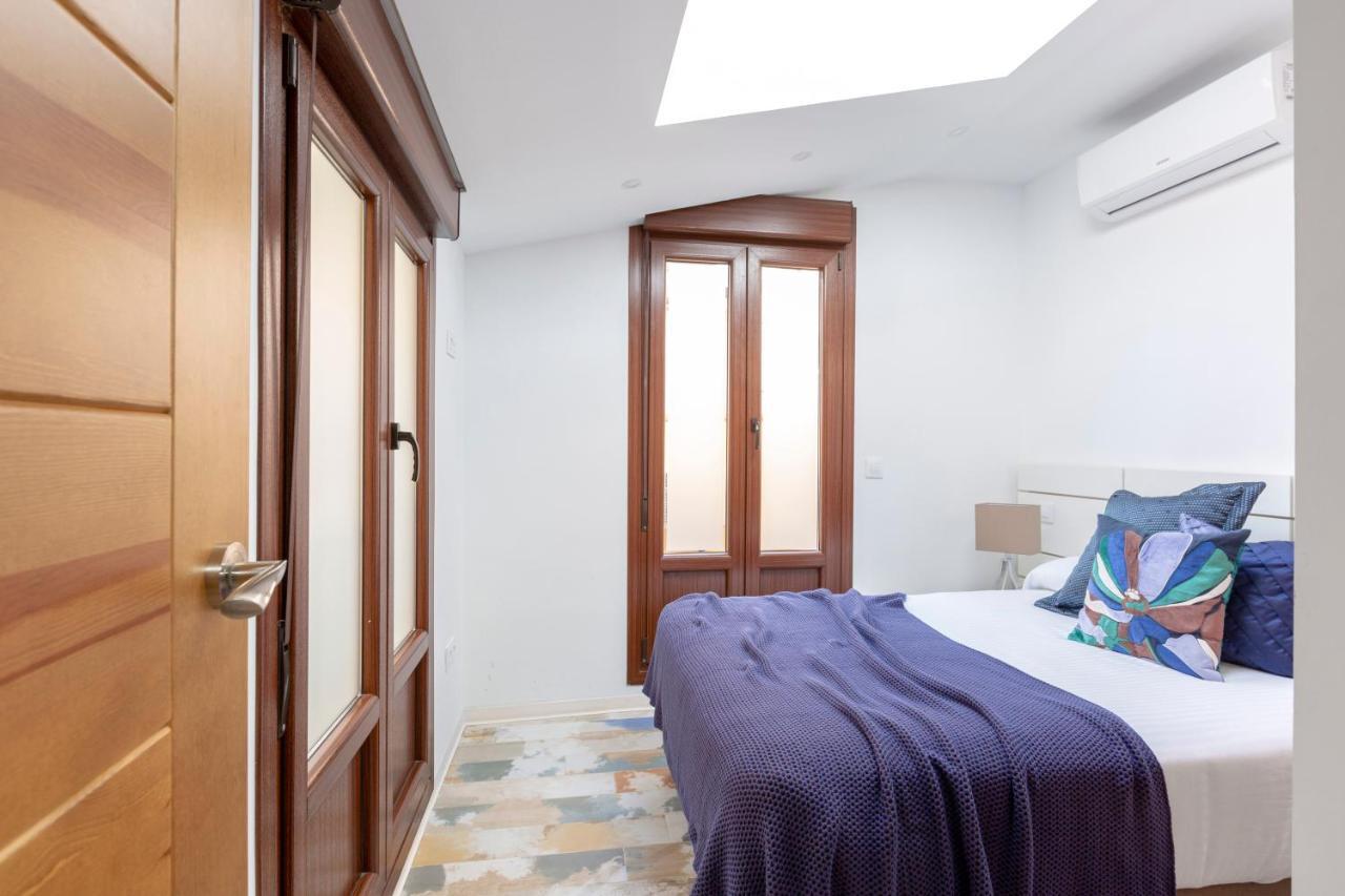 Apartamentos Ejemplares Алькала-де-Енарес Екстер'єр фото